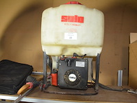 Rugsproeier solo 422 op benzinemotor, 2 drukspuiten 10l