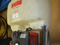 Rugsproeier solo 422 op benzinemotor, 2 drukspuiten 10l - afbeelding 2 van  7