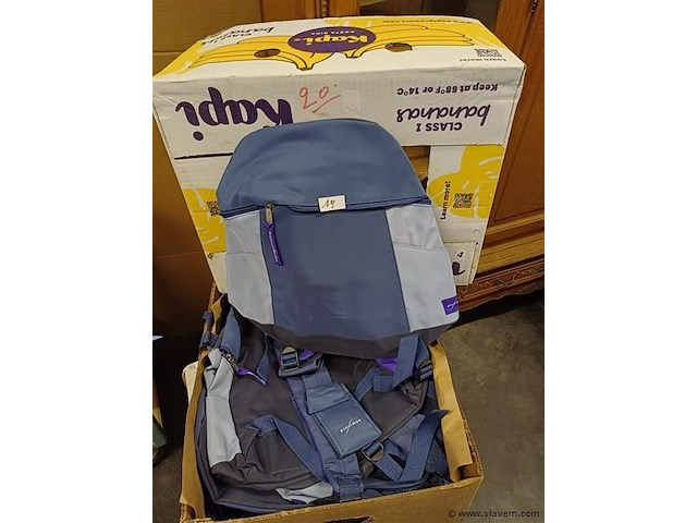 Rugzakken, plm. 20 stuks en diverse petjes - afbeelding 1 van  1