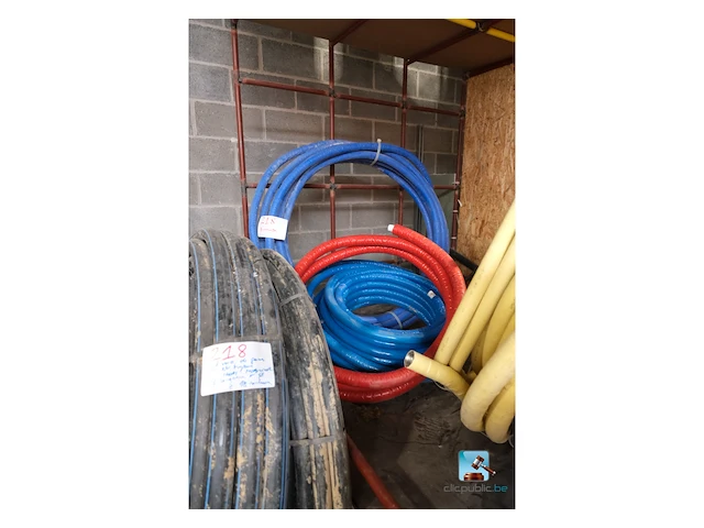Ruim assortiment aan buizen en slangen - afbeelding 7 van  13