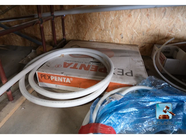 Ruim assortiment aan buizen en slangen - afbeelding 12 van  13