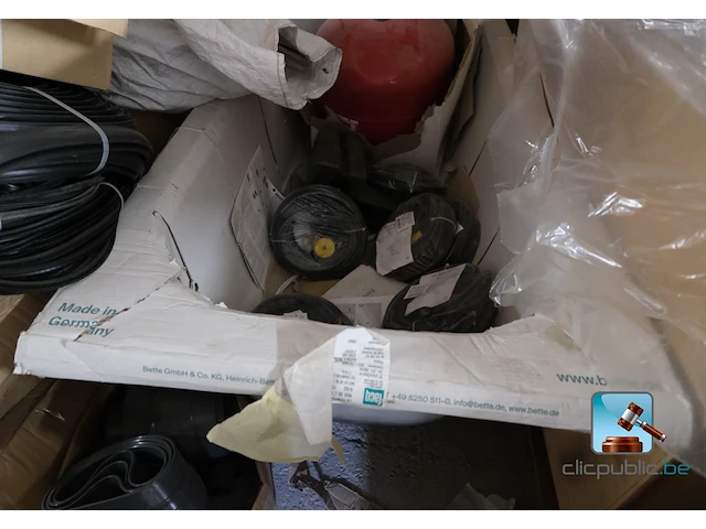 Ruim assortiment aan sanitair - afbeelding 12 van  15