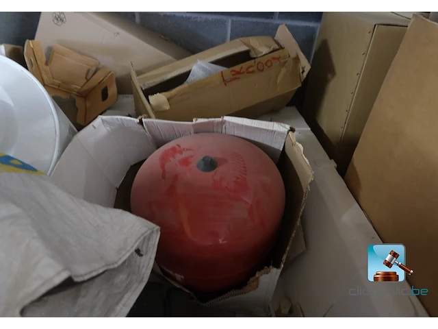Ruim assortiment aan sanitair - afbeelding 14 van  15