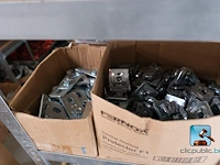 Ruim assortiment bevestigingsmiddelen en schroeven - afbeelding 4 van  25