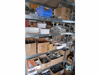 Ruim assortiment bevestigingsmiddelen en schroeven - afbeelding 7 van  25