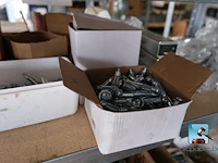 Ruim assortiment bevestigingsmiddelen en schroeven - afbeelding 8 van  25