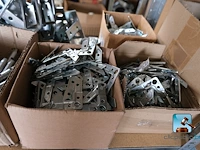 Ruim assortiment bevestigingsmiddelen en schroeven - afbeelding 11 van  25