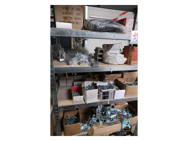 Ruim assortiment bevestigingsmiddelen en schroeven - afbeelding 1 van  25
