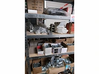 Ruim assortiment bevestigingsmiddelen en schroeven - afbeelding 1 van  25
