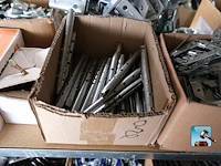 Ruim assortiment bevestigingsmiddelen en schroeven - afbeelding 13 van  25