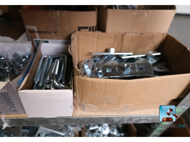 Ruim assortiment bevestigingsmiddelen en schroeven - afbeelding 19 van  25