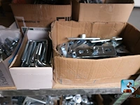 Ruim assortiment bevestigingsmiddelen en schroeven - afbeelding 19 van  25
