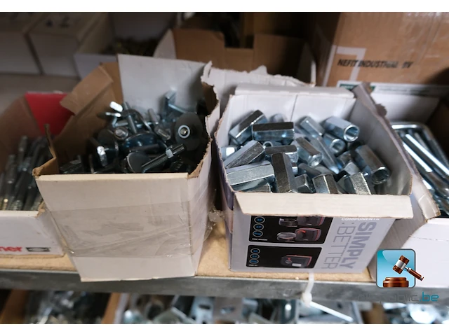 Ruim assortiment bevestigingsmiddelen en schroeven - afbeelding 20 van  25