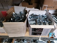 Ruim assortiment bevestigingsmiddelen en schroeven - afbeelding 20 van  25