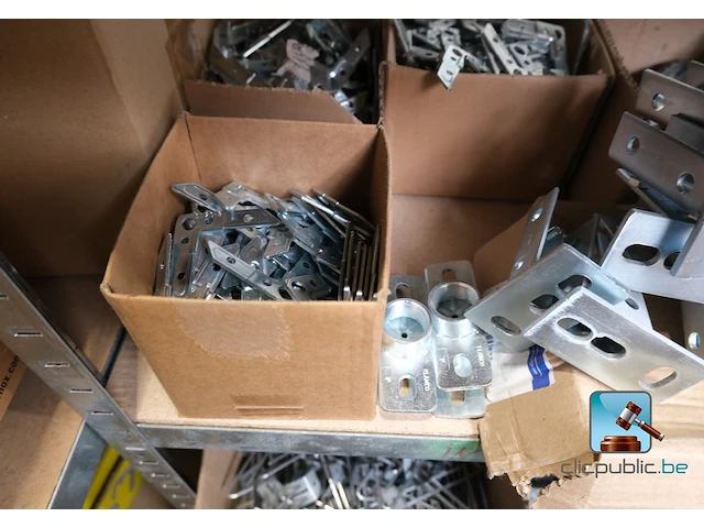 Ruim assortiment bevestigingsmiddelen en schroeven - afbeelding 21 van  25