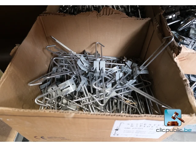Ruim assortiment bevestigingsmiddelen en schroeven - afbeelding 23 van  25