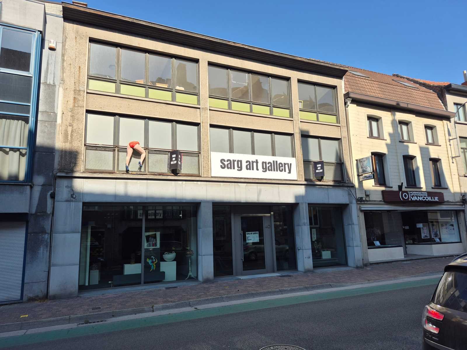 Ruim handels-kantoorpand in centrum menen