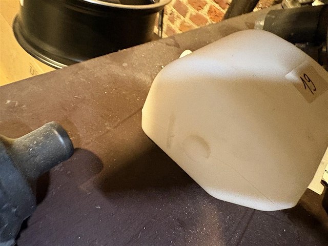 Ruitensproeier reservoir 911 - afbeelding 3 van  3