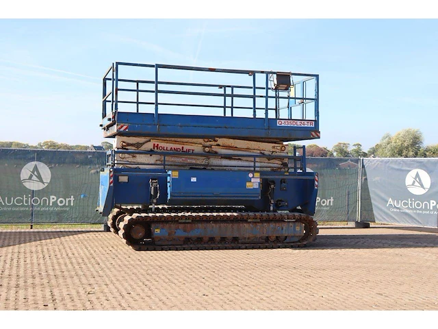 Rupschaarhoogwerker holland lift monostar q-135dl24-tr diesel 35.9kw 750kg 16m 2007 - afbeelding 1 van  1
