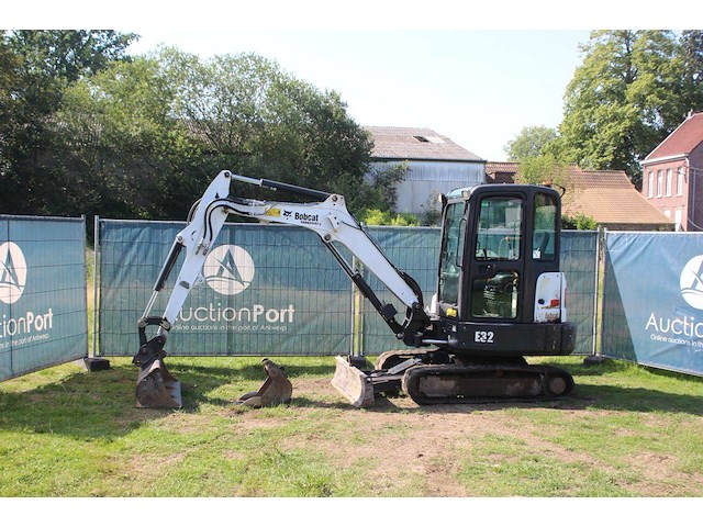 Rupsgraafmachine bobcat e32 diesel 24kw 2016 - afbeelding 1 van  1