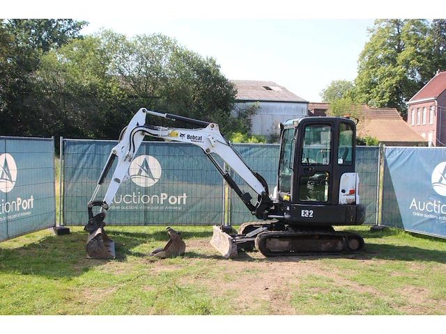 Rupsgraafmachine bobcat e32 diesel 24kw 2016 - afbeelding 1 van  1