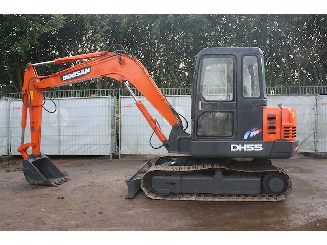 Rupsgraafmachine doosan dh55-v diesel 39kw - afbeelding 1 van  1