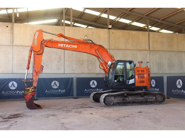 Rupsgraafmachine hitachi zaxis 225uslc-5b diesel 122kw 2015 - afbeelding 1 van  1
