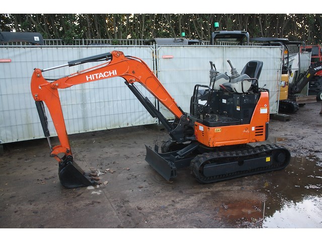 Rupsgraafmachine hitachi zx17u-5 diesel 2016 - afbeelding 1 van  1