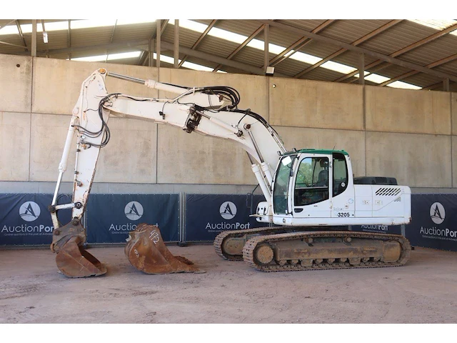 Rupsgraafmachine hyundai robex 210lc-9 diesel 193kw 2013 - afbeelding 1 van  1