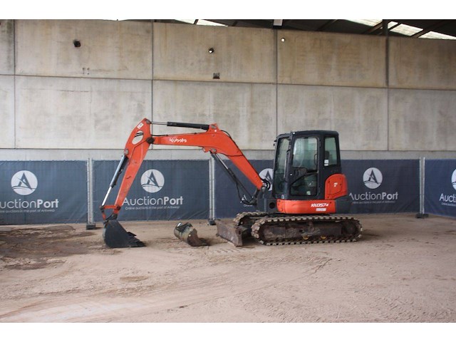 Rupsgraafmachine kubota kx057-4 diesel 34kw - afbeelding 1 van  1