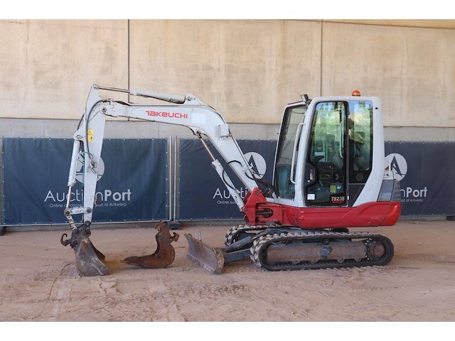 Rupsgraafmachine takeuchi tb235 diesel 22kw 2019 - afbeelding 1 van  1