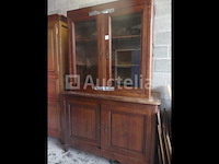 Rustiek dressoir met vitrine