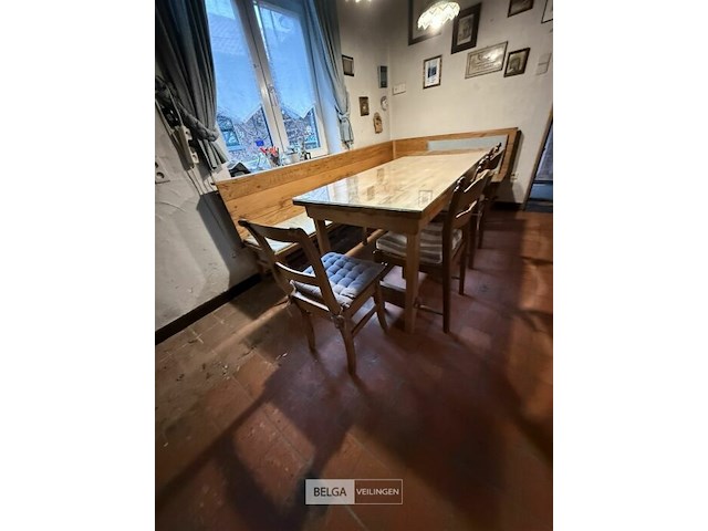 Rustieke eettafel met hoekbank en stoelen - afbeelding 1 van  6