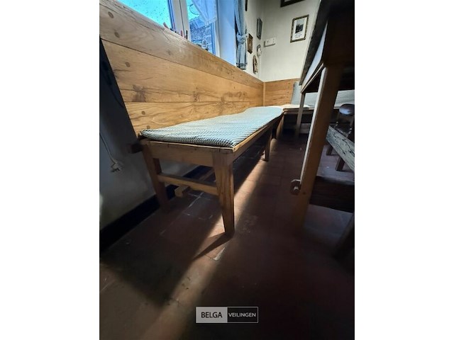 Rustieke eettafel met hoekbank en stoelen - afbeelding 3 van  6