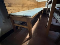 Rustieke eettafel met hoekbank en stoelen - afbeelding 3 van  6