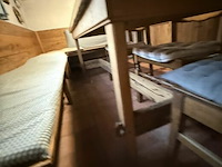 Rustieke eettafel met hoekbank en stoelen - afbeelding 4 van  6