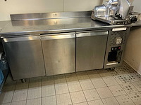 Rvs 3-deurs gekoelde werkbank, voorzien van ingebouwde koelcompressor - afbeelding 1 van  4