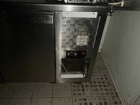 Rvs 3-deurs gekoelde werkbank, voorzien van ingebouwde koelcompressor - afbeelding 3 van  4