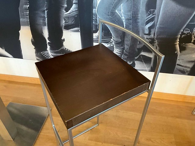 Rvs barkruk (4x) + tafels (3x) - afbeelding 13 van  22