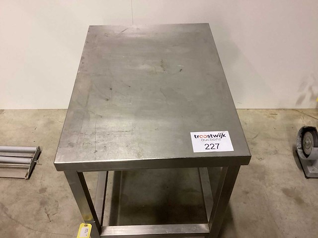 Rvs bijzettafel overige opslag en handling - afbeelding 1 van  2