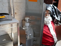 Rvs dispenser ontsmettingsmiddel - afbeelding 2 van  3
