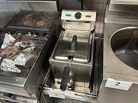 Rvs friteuse en rvs tafel