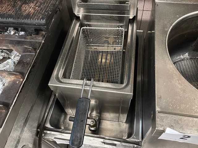 Rvs friteuse en rvs tafel - afbeelding 3 van  4