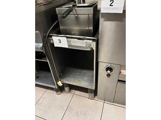 Rvs friteuse en rvs tafel - afbeelding 4 van  4