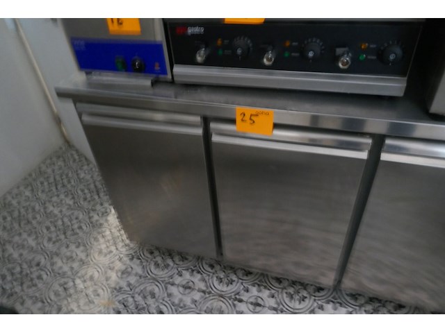 Rvs gekoelde werkbank met 3 deuren - afbeelding 2 van  6