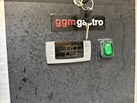 Rvs gekoelde werkbank met marmeren blad en saladebar - afbeelding 5 van  12