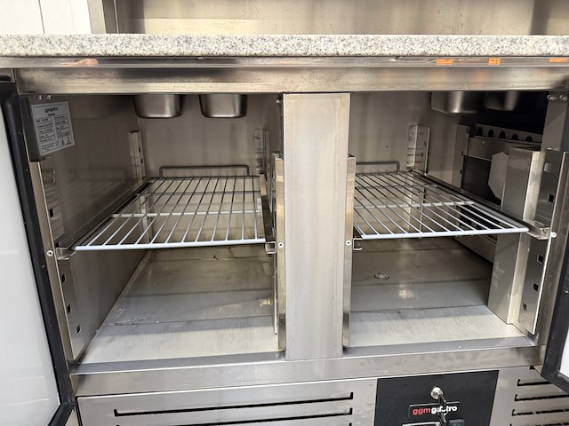 Rvs gekoelde werkbank met marmeren blad en saladebar - afbeelding 6 van  12