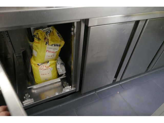 Rvs gekoelde werkbank + spoeltafel - afbeelding 5 van  6