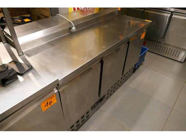Rvs gekoelde werktafel met 3 deuren en ingebouwde saladebar combisteel - afbeelding 1 van  8