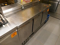 Rvs gekoelde werktafel met 3 deuren en ingebouwde saladebar combisteel